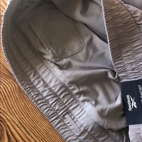 NWT Reebok Tempo Shorts in Silver Sconce - Picture 6 of 6